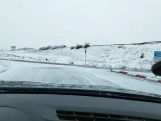 Nieve en la incorporación a la A-66 a la altura de Arapiles