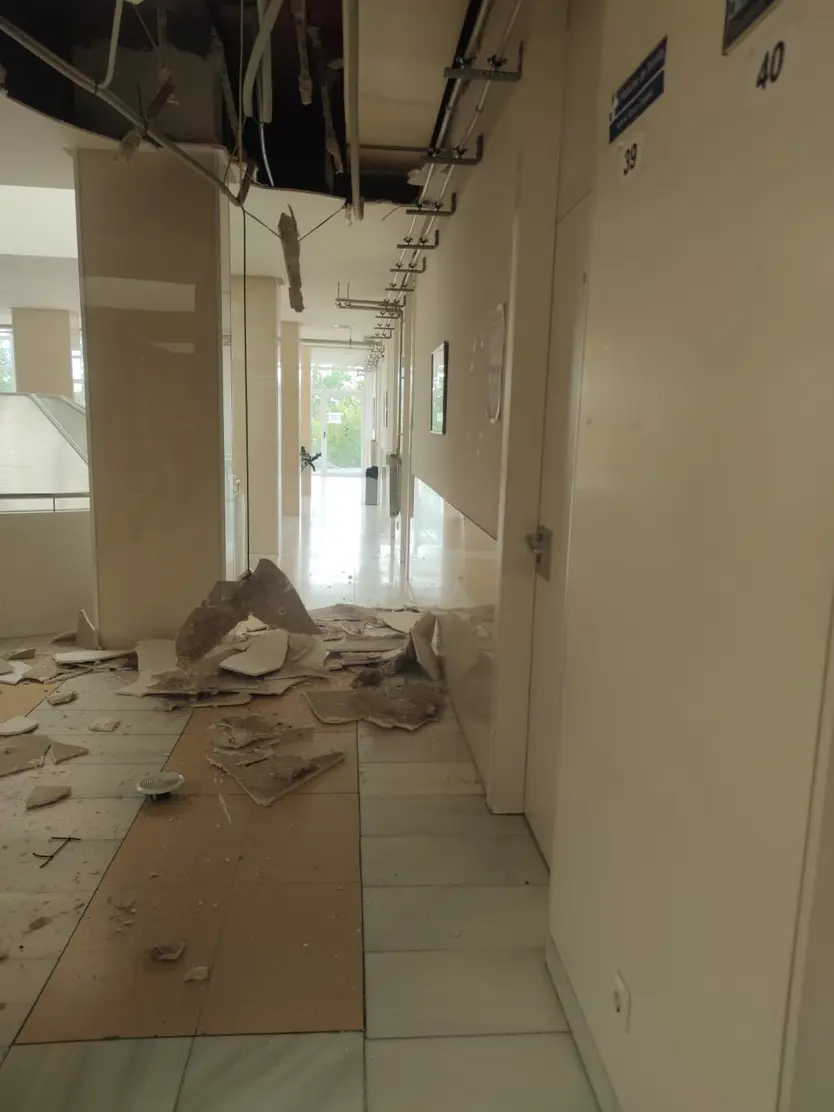 Se desploma el techo del centro de salud de Garrido Norte