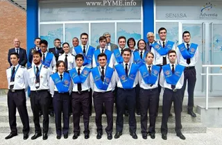 Nueva promoción de graduados en piloto de aviación comercial