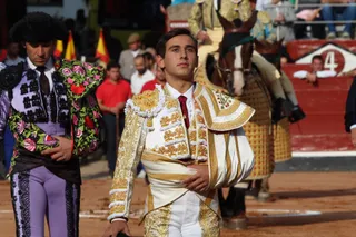 Ismael Martín, matador de toros salmantino haciendo el paseíllo en la plaza de Salamanca en la feria 2024 | Carlos H.G y Juanes