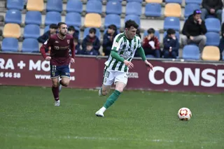Izan Gutiérrez, ante el Pontevedra FOTO CD GUIJUELO