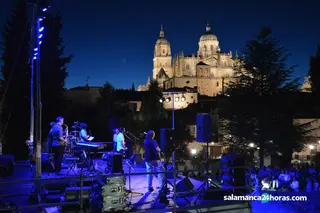 Concierto de Astrid Jones y The Blue Flaps en jardines de Santo Domingo (8)