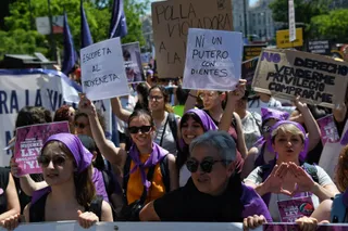 Varias personas sujetan pancartas en una manifestación para reclamar la abolición de la prostitución. Foto EP