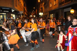 Imagen de un pasacalles de un carnaval anterior en el barrio