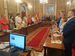 Pleno diputación julio 23, minuto de silencio por Encarnación Pérez