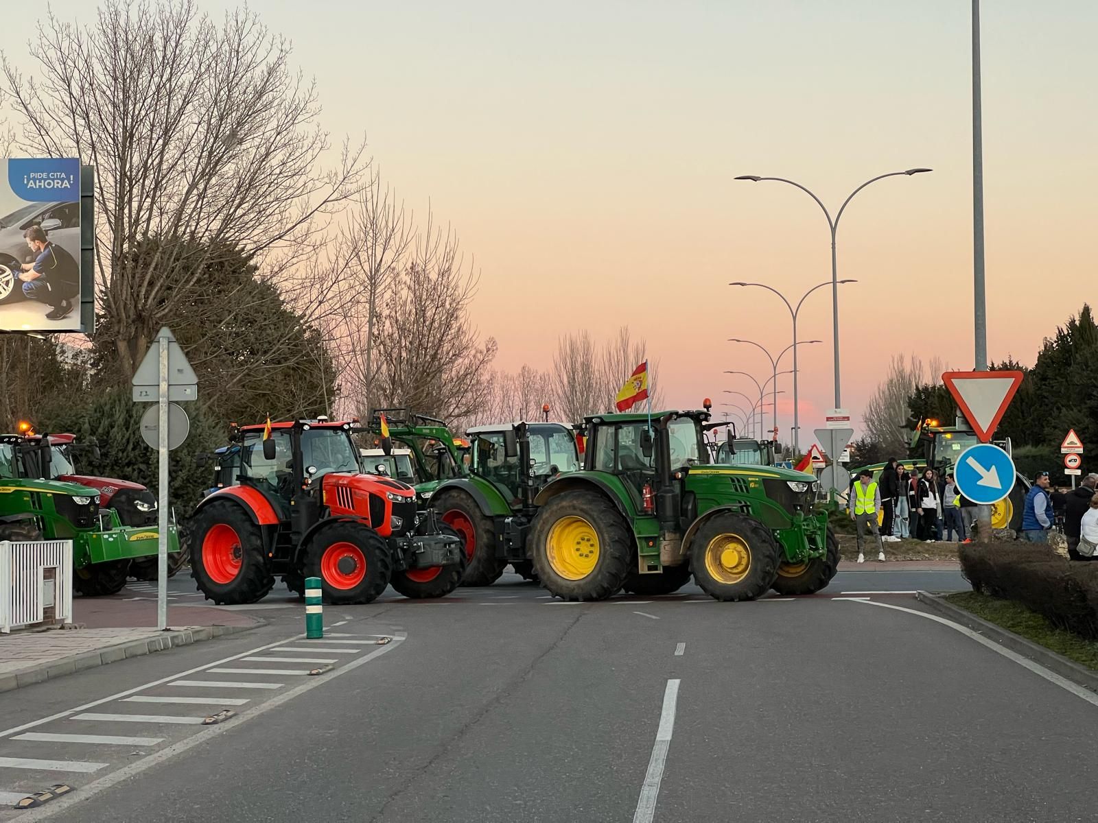 Tractorada en la glorieta del Tormes (5)