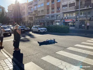 Hombre tumbado en la Puerta de Zamora 1