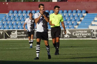 De la Nava aplaude a un compañero ante el Zamora | FOTO JUANES