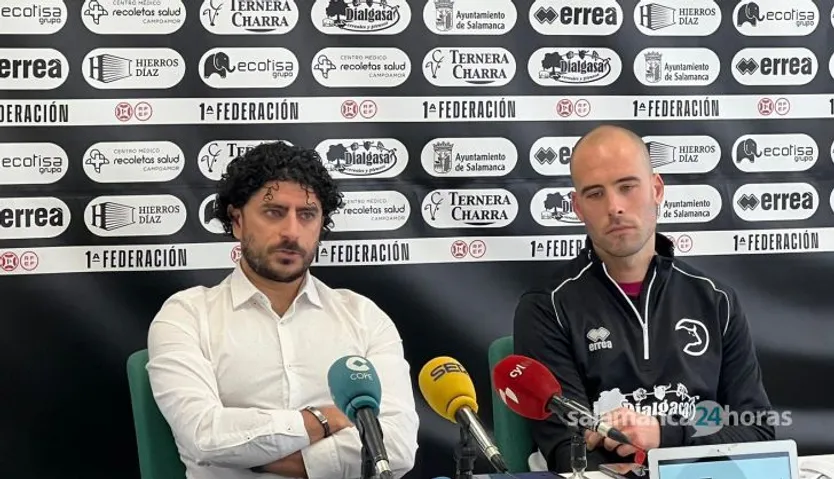 Presentación oficial con Unionistas del jugador Ion Etxaniz con el director deportivo, Rubén Andrés. Foto S24H