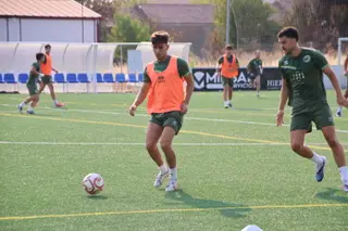 Juanma Lendínez, en un entrenamiento con Unionistas.