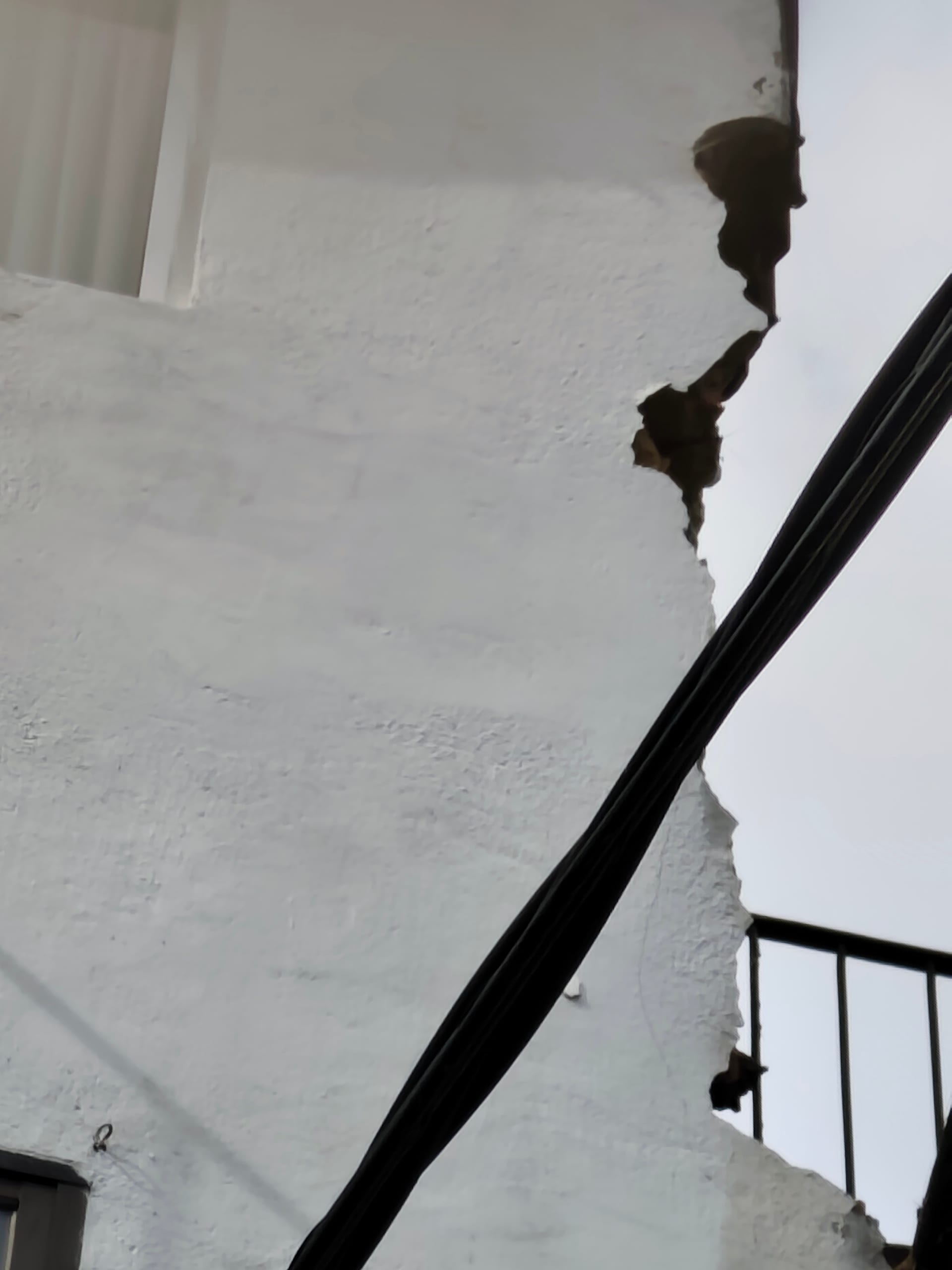 Una vecina de B&eacute;jar denuncia tener su edificio 