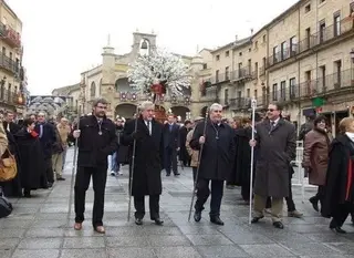 La tradición vuelve a cumplirse con el traslado de San Sebastián a la Catedral