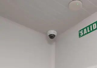 Cámara de vigilancia situada en la cocina