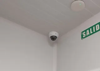 Cámara de vigilancia situada en la cocina