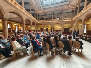 El alcalde de Salamanca, Carlos García Carbayo, participa en el homenaje a los matrimonios que celebran sus bodas de oro este año
