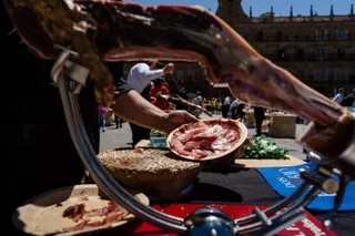 Cortadores de jamón en la Plaza Mayor de Salamanca | Foro del Ibérico