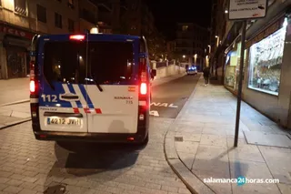 Policía Local en la esquina de la calle Correhuela con la calle Bermejeros en una foto de achivo
