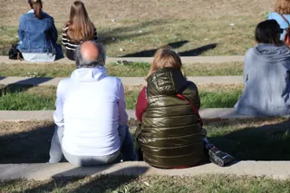 Gente paseando por las calles de Salamanca