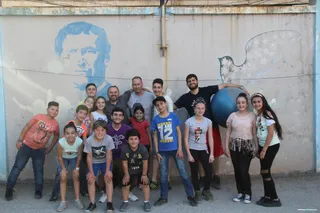 Niños y jóvenes siempre alegres en Alepo