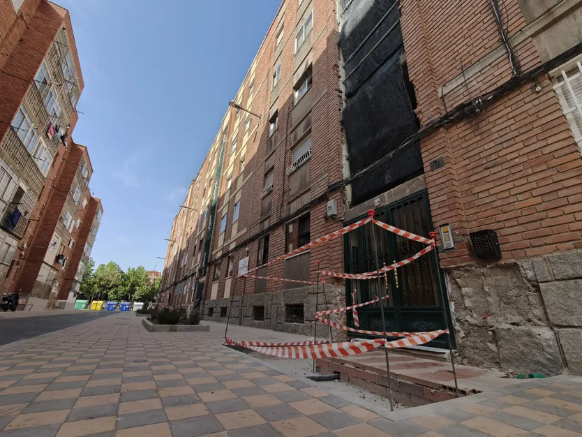 Obras en el entorno residencial de la calle Gladiolos, en el barrio de Garrido