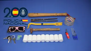 Objetos sustraídos por la policía tras el robo en una tienda de embutidos y un coche el pasado sábado 17 de enero | Policía Nacional de Salamanca