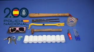 Objetos sustraídos por la policía tras el robo en una tienda de embutidos y un coche el pasado sábado 17 de enero | Policía Nacional de Salamanca