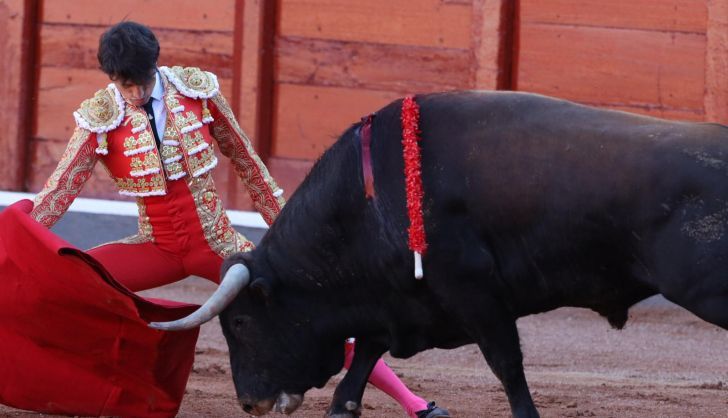 Antonio Grande doblándose con su primero