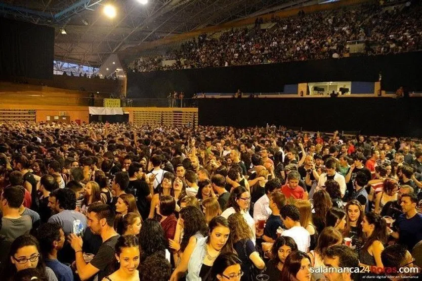 Un multitudinario concierto de Extremoduro abre las fiestas de San Juan de Sahagún