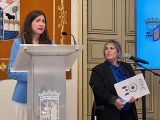 Miryam Rodríguez, concejala de Familia en el Ayuntamiento de Salamanca, junto con Carmen Guillén, presidenta de ASCBYC | Salamanca24horas