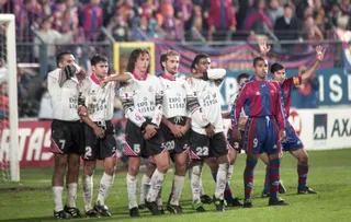 Barrera de la extinta Unión Deportiva Salamanca ante el Fútbol Club Barcelona
