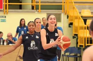 Entrenamiento de pretemporada de Perfumerías Avenida.