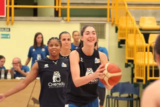 Entrenamiento de pretemporada de Perfumerías Avenida.