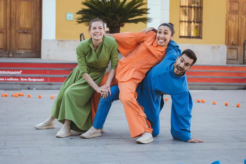 &ldquo;trópico&rdquo; De La Marroch Danza En La Plaza De Anaya