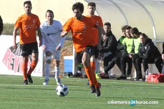 Risueño, en un duelo anterior ante el Ribert / FOTO SALAMANCA24HORAS.COM