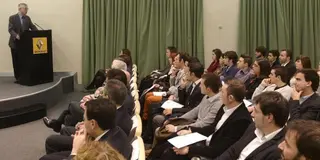Convenio con Renault para la formación e inserción laboral de titulados universitarios