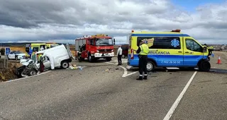 Dos heridos en la colisión de un turismo y una ambulancia en Astorga