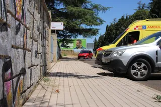 Agresión de un hombre a otro con una botella de cristal en la Facultad de Psicología. Fotos S24H (1)