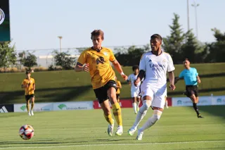 Slavy presiona a Vinicius Tobías | FOTO UNIONISTAS CF