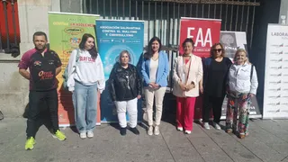 Inauguración de la cuarta edición de 'Oriéntate contra el acoso', con la concejala Miryam Rodríguez y Carmen Guillén, presidenta de ASBYC