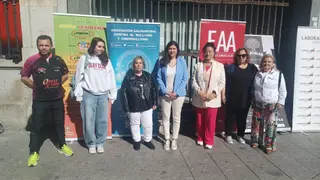 Inauguración de la cuarta edición de 'Oriéntate contra el acoso', con la concejala Miryam Rodríguez y Carmen Guillén, presidenta de ASBYC
