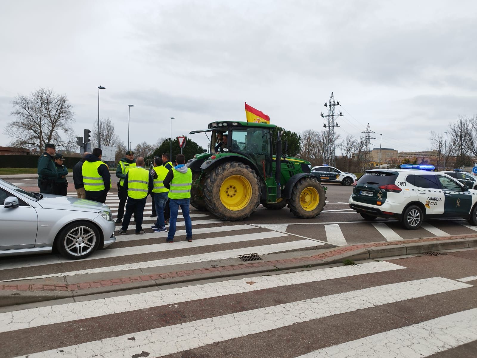 Crispación en la rotonda de la Fontana debido a la tractorada este miércoles