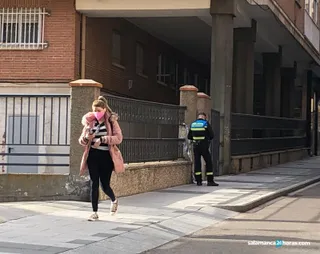 Herido grave al precipitarse desde un cuarto piso al patio interior de un inmueble de la calle Pedro Mendoza