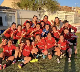 Las jugadoras del Salamanca FF celebran la victoria en casa de La Solana