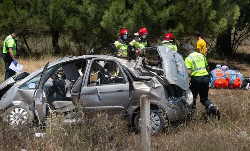 Accidente de tráfico en Espeja. FOTOS VICENTE(3)