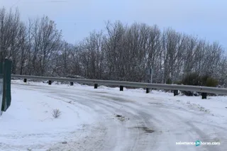 Carretera con hielo y nieve en la provincia de Salamanca | Imagen de archivo Salamanca24horas