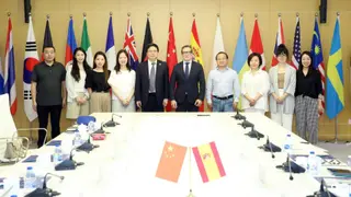 La USAL explora una alianza estratégica con la Shanghai University of Engineering Science