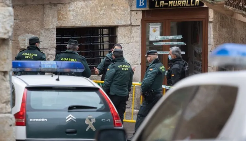 Guardia Civil presente en el lugar de los hechos, donde ha fallecido una persona por herida de arma blanca | Vicente | Agencia Ical