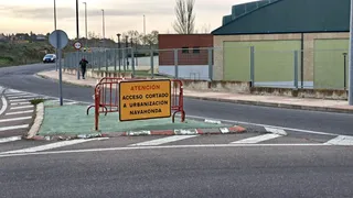 Acceso cortado urbanización Albahonda