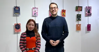 La ilustradora Araya Rodríguez García y el concejal de Juventud, Ángel Fernández Silva