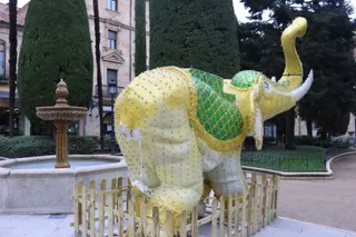 Elefante de Oriente de la plaza de la Libertad con la cola fracturada | Mateo G.J.